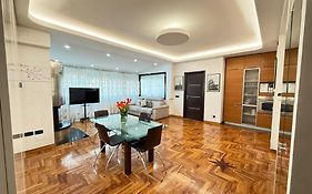 Luxury Av